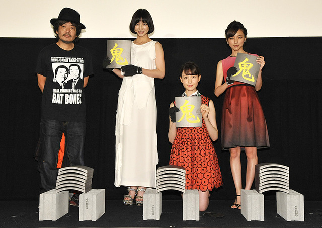 園子温監督、篠田麻里子、トリンドル玲奈、真野恵里菜／『リアル鬼ごっこ』初日舞台挨拶