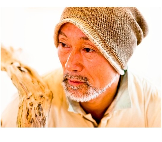 横浜赤レンガ倉庫「RED BRICK RESORT 2015（レッド ブリック リゾート2015）」にてワークショップの講師を務めるツリーハウスクリエイター小林崇さん。