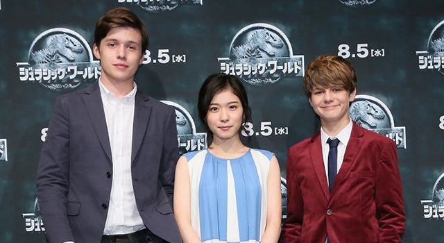 ニック・ロビンソン、松岡茉優、タイ・シンプキンス／『ジュラシック・ワールド』来日記者会見