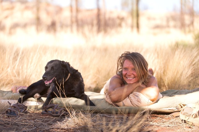 『奇跡の2000マイル』 - (C) 2013 SEE-SAW (TRACKS) HOLDINGS PTY LIMITED, A.P. FACILITIES PTY LIMITED, SCREEN AUSTRALIA, SOUTHAUSTRALIAN FILM CORPORATION, SCREEN NSW AND ADELAIDE FILM FESTIVAL