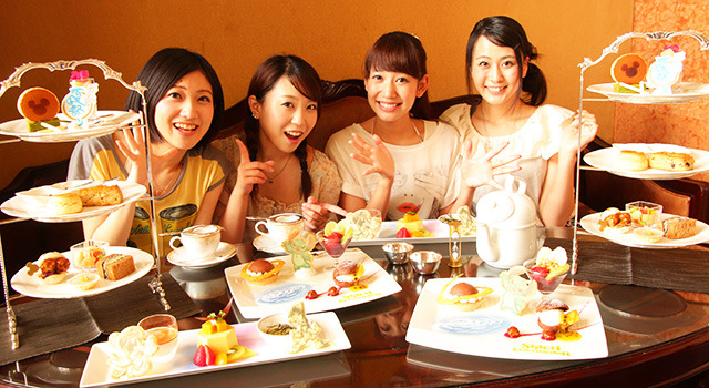 “ディズニー夏祭り”アフタヌーンティーセット＆「スティッチ・デザートメドレー」