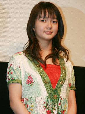 船上を舞台に森山来來と共演