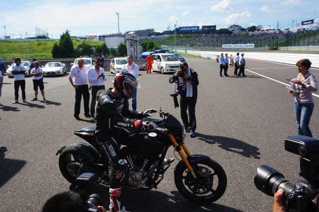 キアヌ・リーブス氏　鈴鹿8耐2015