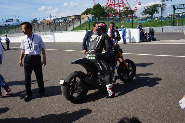 キアヌ・リーブス氏　鈴鹿8耐2015