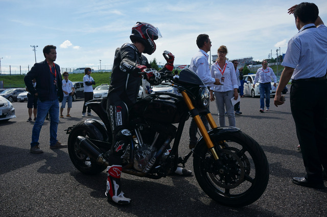 キアヌ・リーブス氏　鈴鹿8耐2015