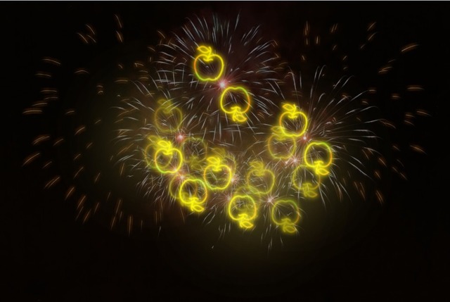 8月11日（火）にプレゼントされる不思議なメガネをかければ、花火の光がリンゴに見える！ ※写真はイメージ