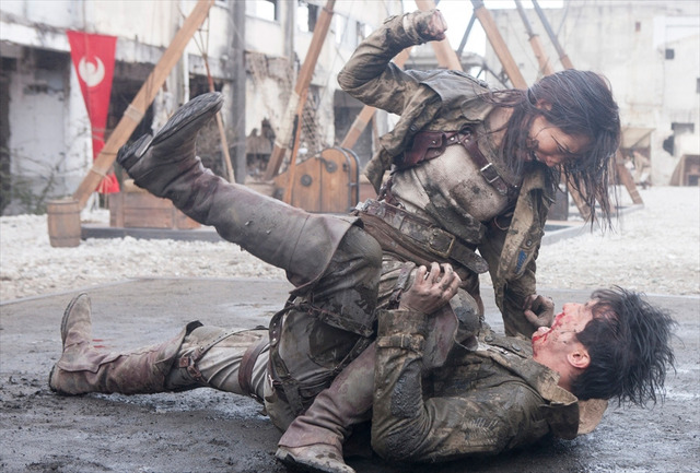 「進撃の巨人 ATTACK ON TITAN 反撃の狼煙」 -(C)諫山創・講談社／BeeTV