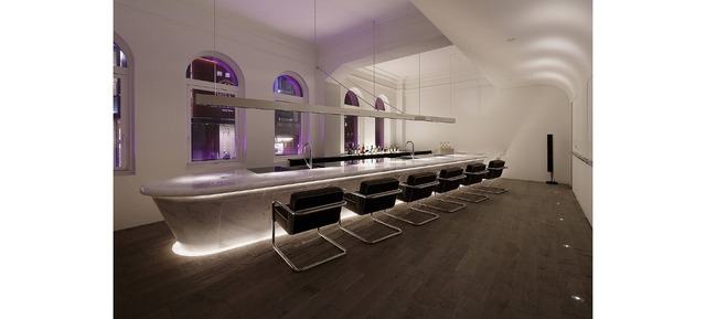 「銀座メゾン アンリ・シャルパンティエ」の、本格デセールと合わせてアルコールを楽しむことができる「バーメゾン」。