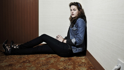 長〜い脚を投げ出して… photo：HIRAROCK