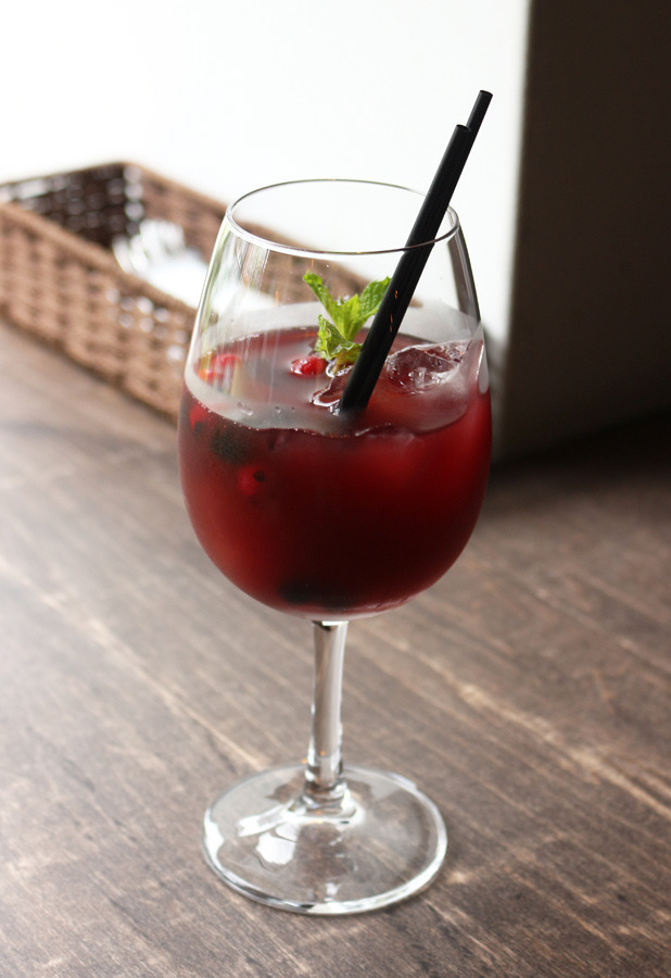 「マンゴーベリーのサングリア」／attic room（アティックルーム）