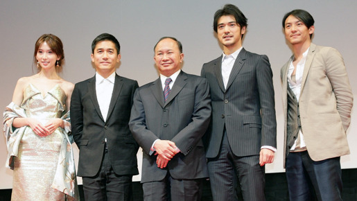 舞台挨拶も拍手と歓声に包まれた