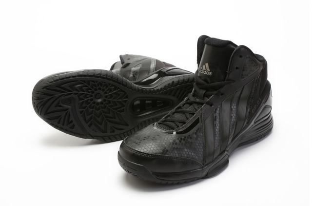 EXILE・TETSUYA共同開発DP-01「コアブラック/コアブラック/コアブラック」12,960円。