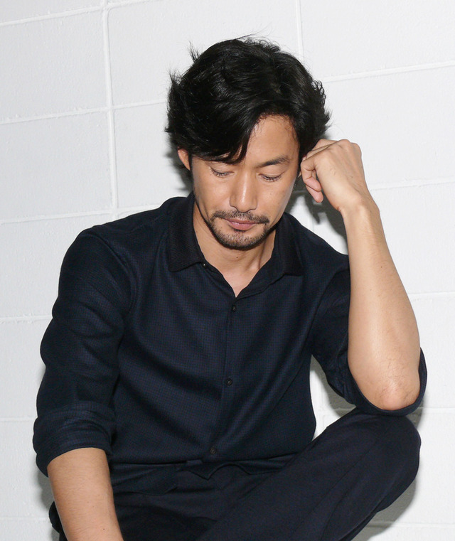 『at Homeアットホーム』竹野内豊／photo:Ryo Uchida