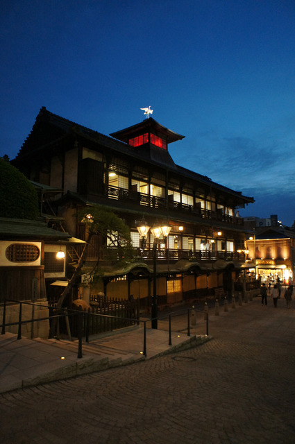 蜷川実花をメインアーティストに迎えたアートの祭典「蜷川実花×道後温泉 道後アート2015」が開催