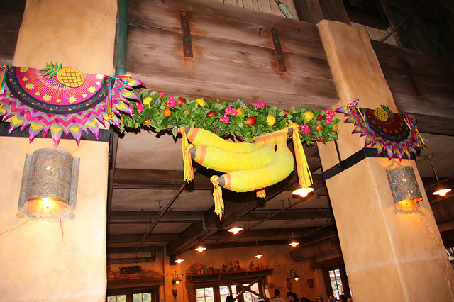 大豊作のフルーツのデコレーションがいっぱい