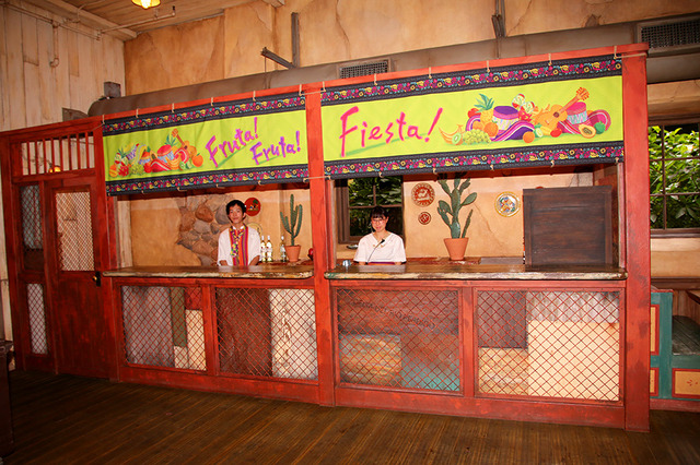 大豊作のフルーツのデコレーションがいっぱい