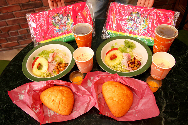 スペシャルセット、スーベニアランチケース付き