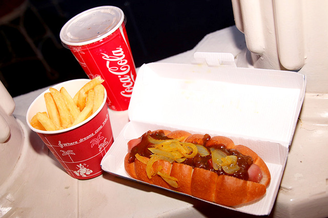 “カレー”ホットドッグの「スペシャルセット」涼舞疾風・翔！”チーム応援メニュー