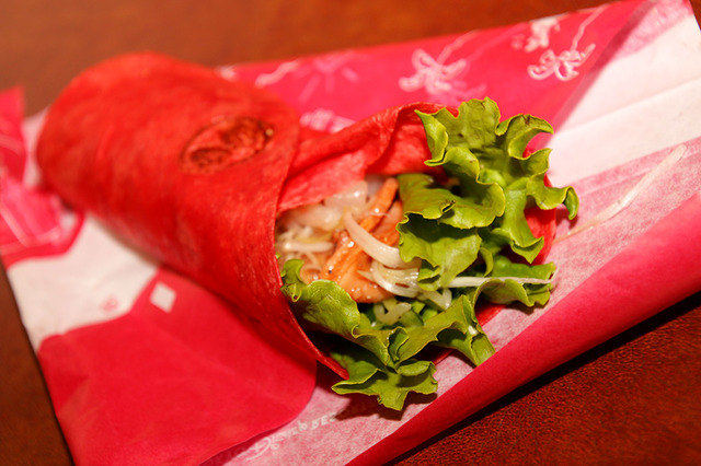 「チャーシューのトルティーヤラップ」雅絢爛・燦！”チーム応援