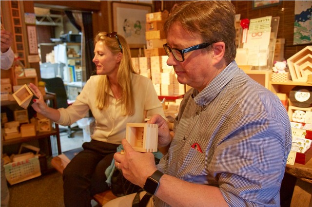 セバスチャン・コンラン氏とソフィー・コンラン氏。