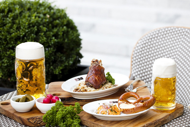 ビブでは本格的なドイツ料理と冷えたドラフトビールが楽しめるプラン「オクトーバーフェスト」を用意