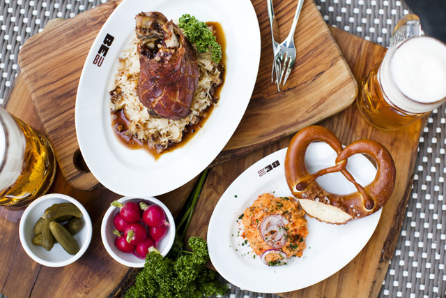 ビブでは本格的なドイツ料理と冷えたドラフトビールが楽しめるプラン「オクトーバーフェスト」を用意