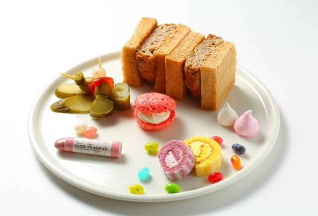 カラフルな5種類のカフェメニューがワンプレートになった「RAKUGAKI CAFEセット」