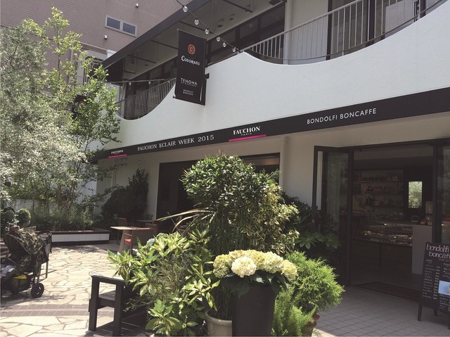 「FAUCHON ECLAIR WEEK CAFE 2015(フォション エクレアウィーク カフェ 2015)」　店舗外観。