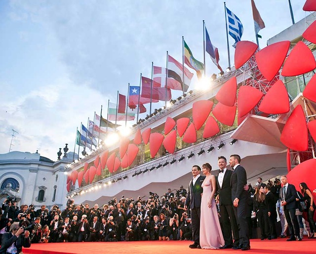 ジョニー・デップ＆ダコタ・ジョンソン＆スコット・クーパー監督＆ジョエル・エドガートン／『ブラック・スキャンダル』ワールド・プレミア in ヴェネチア国際映画祭-(C)KAZUKO WAKAYAMA