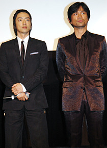 かつて親友同士だった才蔵と五右衛門を演じた大沢たかおと江口洋介