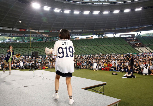 茅野愛衣、水瀬いのり／埼玉西武ライオンズ対千葉ロッテマリーンズ戦始球式