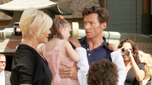 家族と共に式典に出席するヒュー・ジャックマン　-(C) Newscom/AFLO