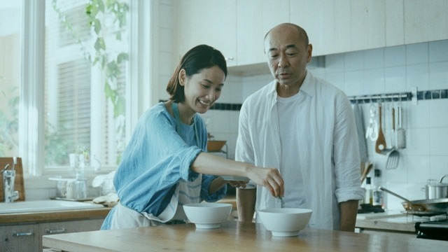 「サッポロ一番」新CMで吉田羊と高橋克実が夫婦に…9月17日オンエア