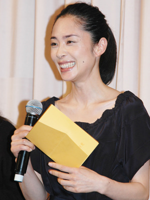 「薬剤師や歯医者さんにも興味はあったんですが…」とも