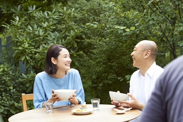 「サッポロ一番」新CMで吉田羊と高橋克実が夫婦に…9月17日オンエア