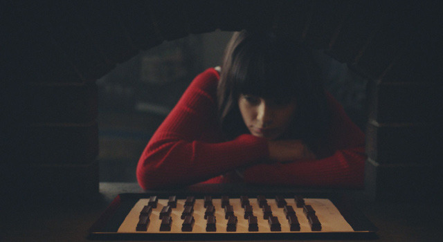 emma出演の森永「半熟ショコラ」CM