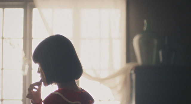 emma出演の森永「半熟ショコラ」CM