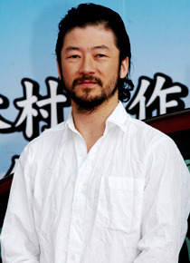 柴崎芳太郎役・浅野忠信