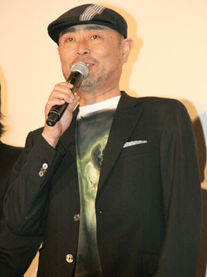 “映画の日”をアピールする伊武さん