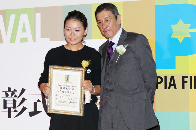 猪狩裕子監督、奥田瑛二監督／第37回PFFアワード2015表彰式