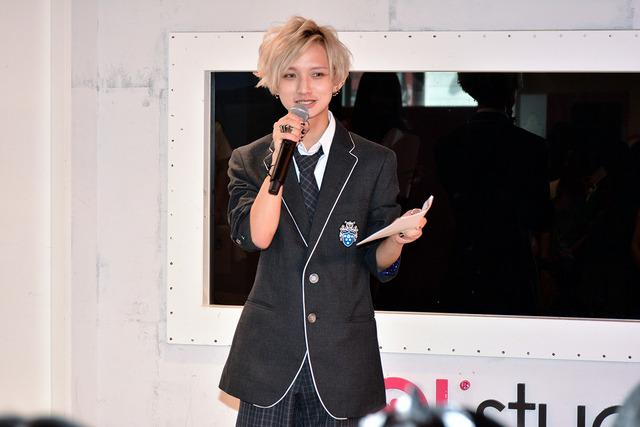 特別ゲストとしてネオイケメンの“とまん”くんがルネ高の制服で登壇