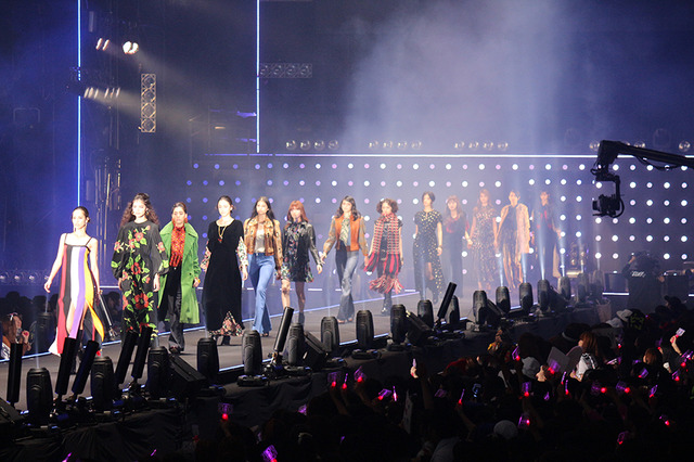 「第21回 東京ガールズコレクション 2015 AUTUMN/WINTER」開幕-(C)TOKYO GIRLS COLLECTION　2015 A／W