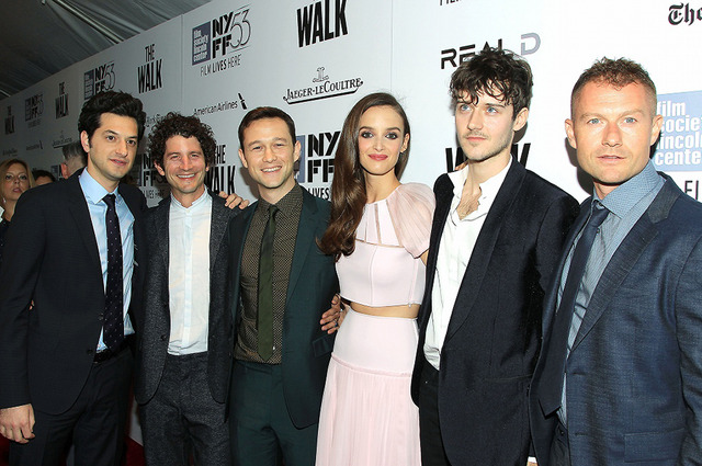 キャスト集合／N.Yプレミア