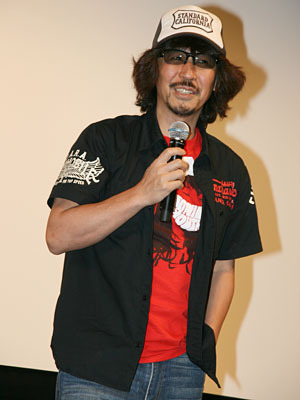 柿にハトの糞…落ちてきても笑いにするユーモア