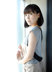 『おと・な・り』　麻生久美子　（photo：Shinya Namiki）