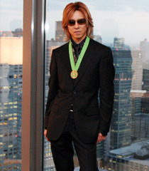 シャンパーニュ騎士団のシュヴァリエに叙任されたYOSHIKI