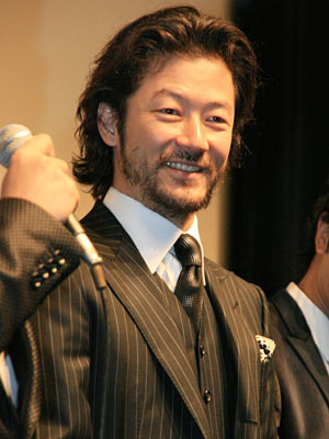 劇中の凸やんとはまるで別人の浅野さん