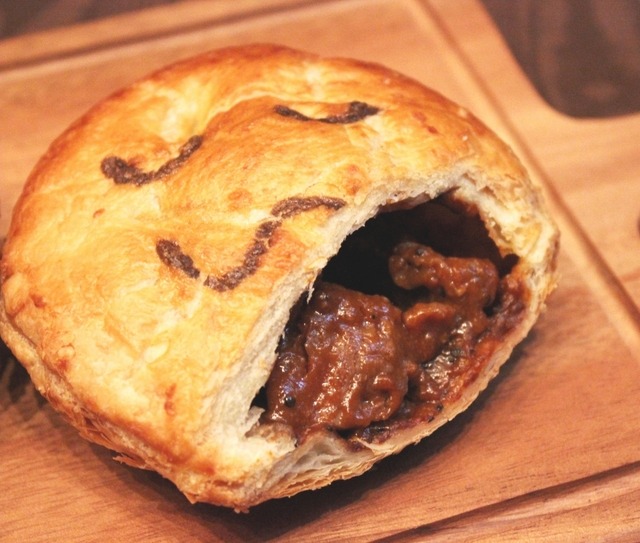 オーストラリア発祥のパイ専門店『パイフェイス』で販売される商品