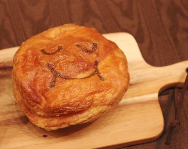 惣菜パイ（アボカドハンバーグ／日本オリジナルメニュー）