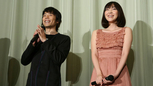 『おと・な・り』初日舞台挨拶（左から）岡田義徳、麻生久美子